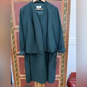 Le Suit NWT suit dress in Fir Green 18W